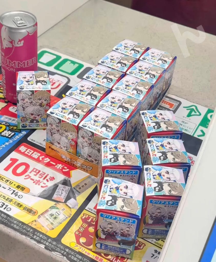 0A7593A3-E7AA-42DA-96FE-826AD520842B - 競艇お姉さんありさちゃん! 競艇お姉さんありさちゃんの日常「チョコエッグ爆買い編」のキャプション