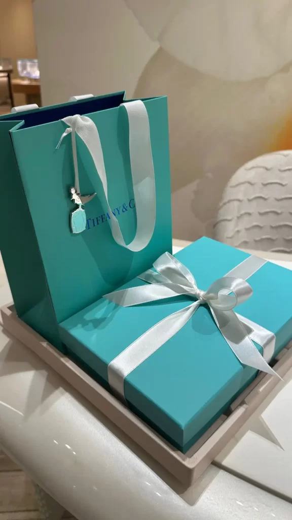 657FD793-CFAF-49AC-9E3F-601C68D0ED50 - 競艇お姉さんありさちゃん! 競艇で月1000万以上⤴️稼ぐ『競艇お姉さんありさちゃん!』が競艇で稼いだお金で買ったTiffany&Co.の写真