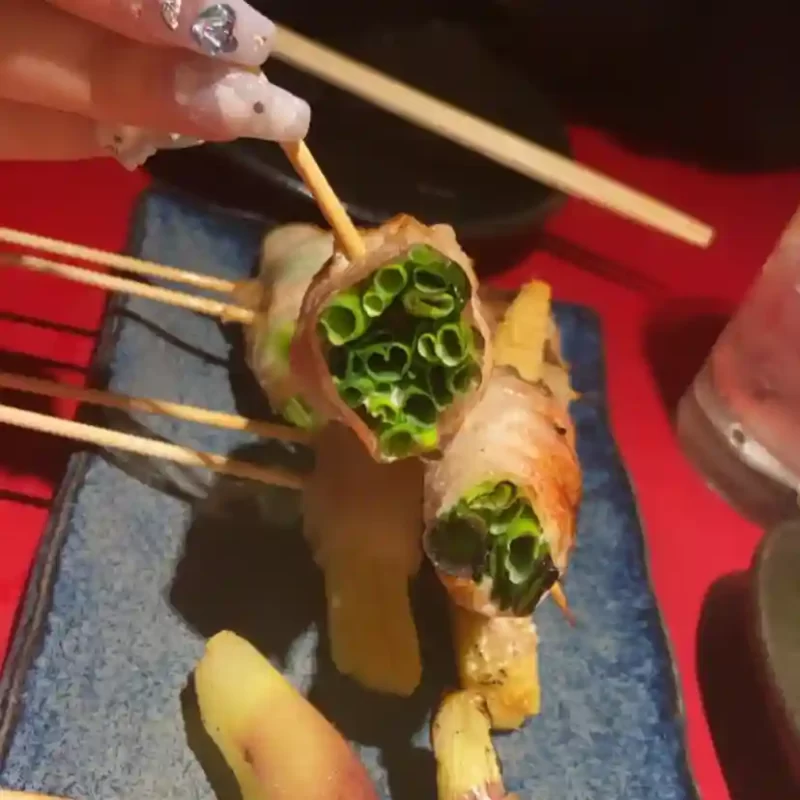 90F64ED2-2BA5-45CE-BD94-D9ACDBD795FE - 競艇お姉さんありさちゃん! 競艇お姉さんありさちゃんの日常「飲み屋で出されたご飯のネギが♡の形だった」キャプション