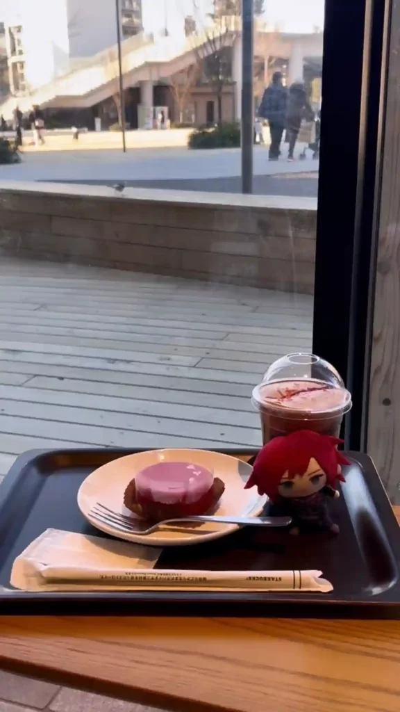 2AB662ED-2D5C-42D0-AC24-D4371E6BFE36 - 競艇お姉さんありさちゃん! 競艇お姉さんありさちゃんの日常「たまにはスタバを飲んでいる姿」のキャプション